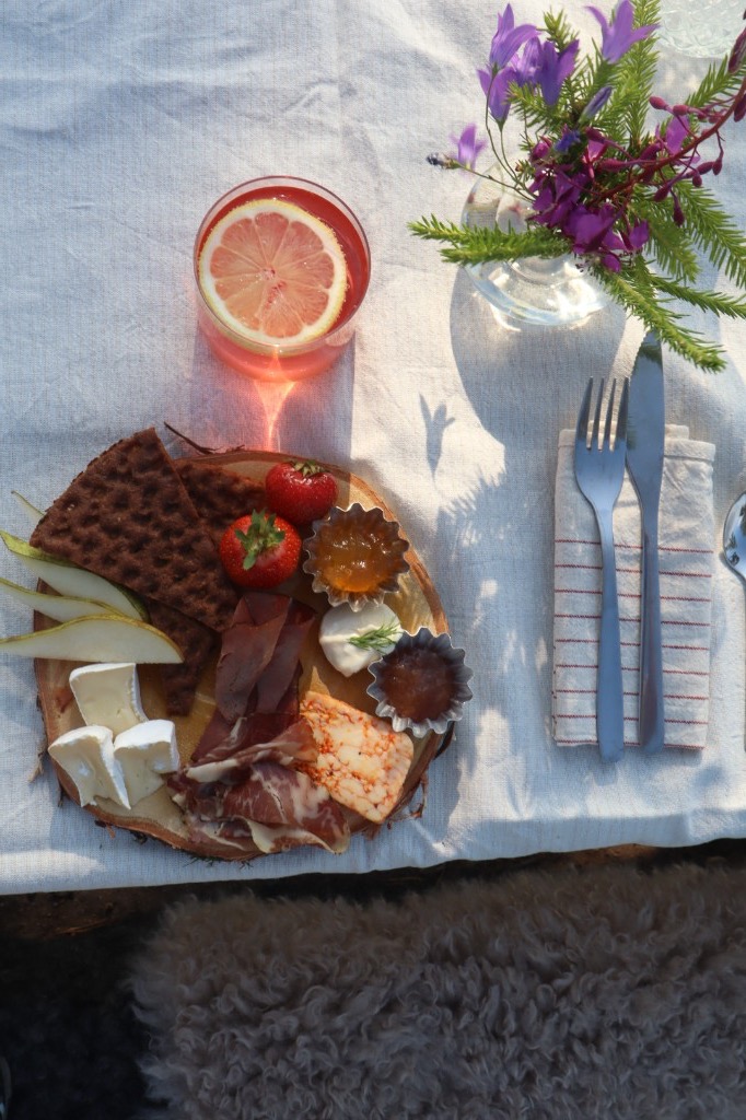 Tapas à la Dalarna on a wooden board